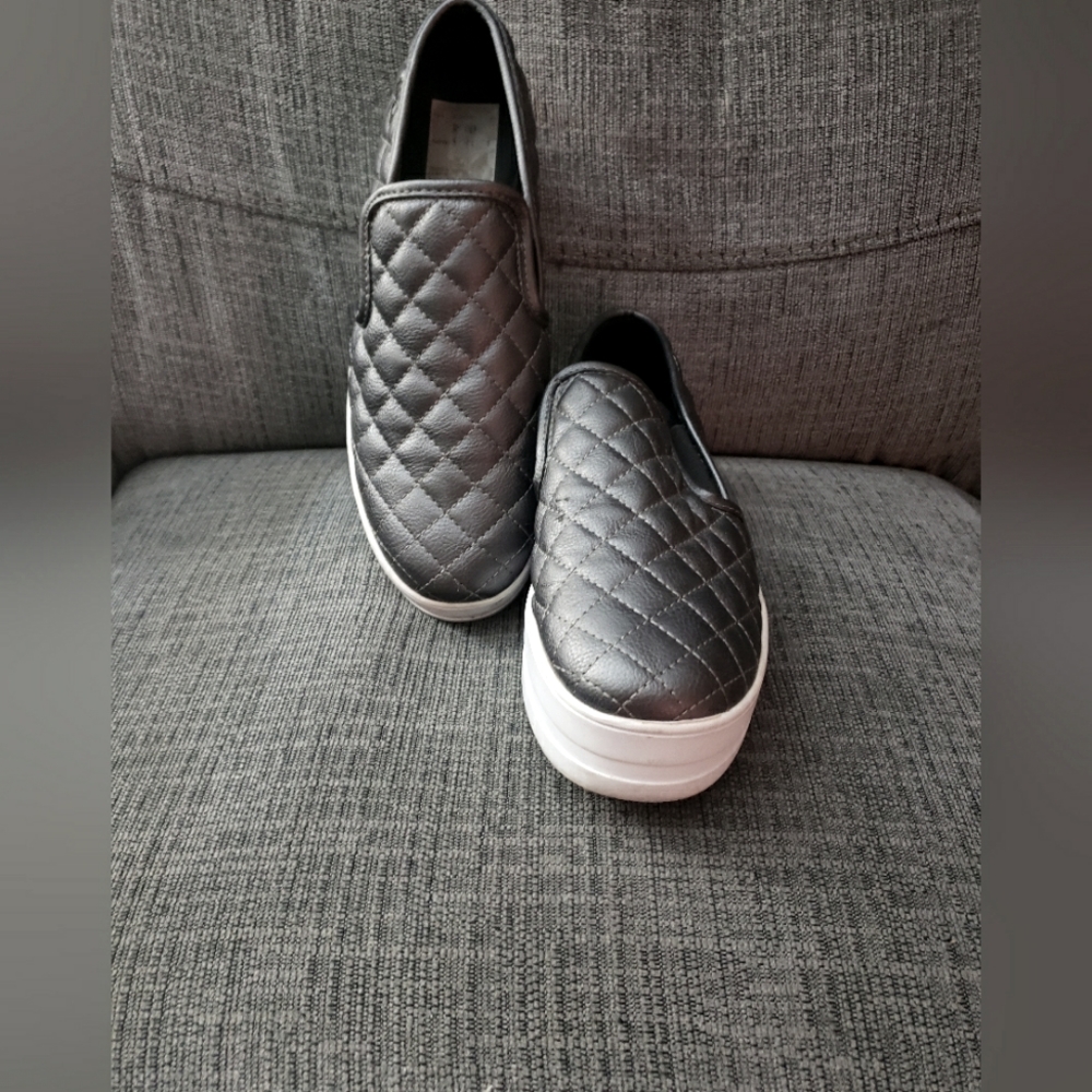 Madden Girl Playas Flat Slip-On Black Quilted Sneakers Size 8